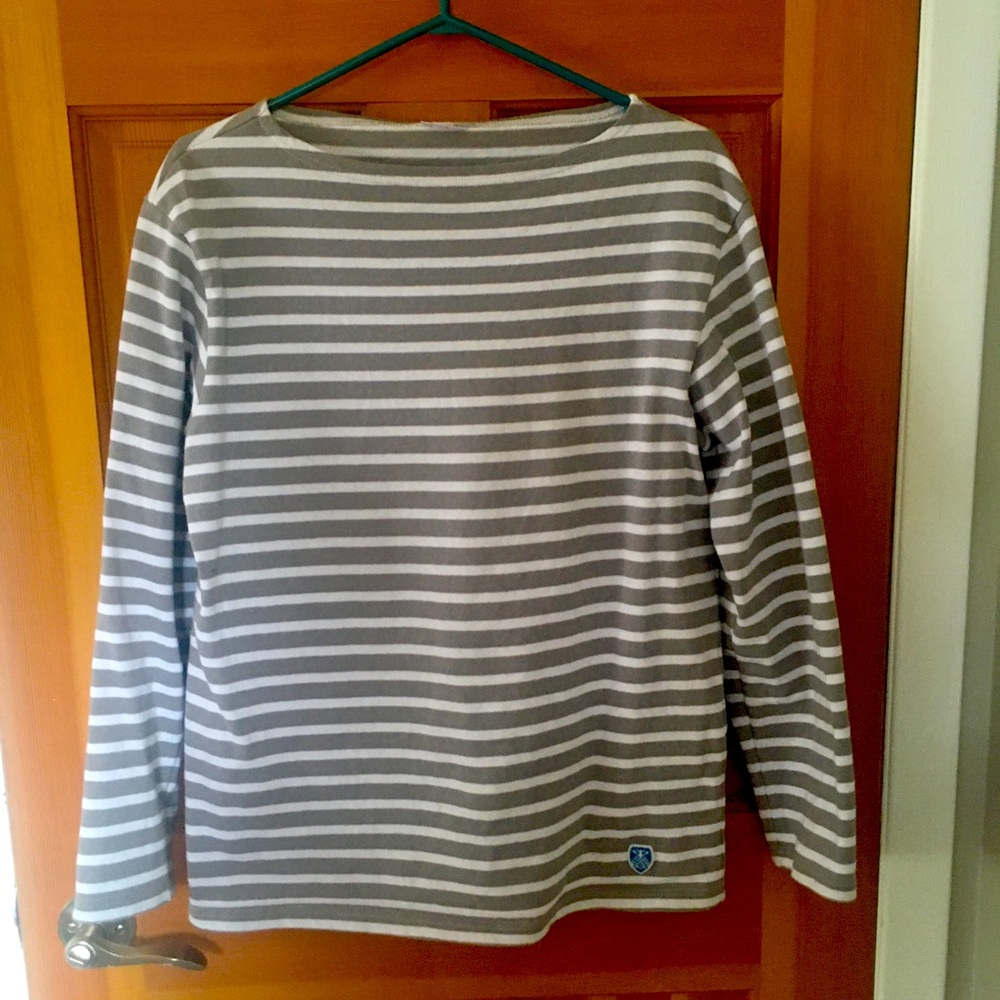 Boat neck long sleeve shirt